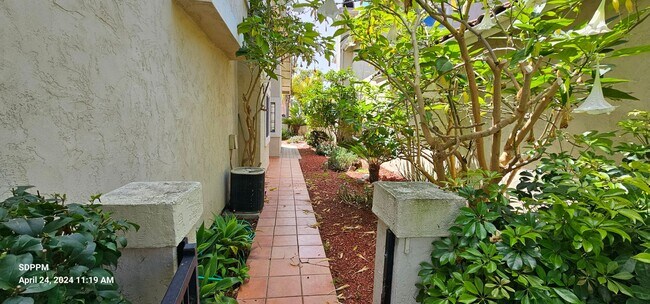 Foto del edificio - UNIVERSITY CITY - La Jolla Colony Barcelon...