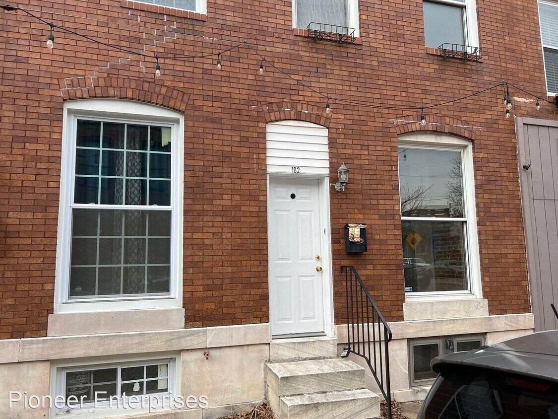 Foto principal - 2 br, 1.5 bath House - 102 South Curley St