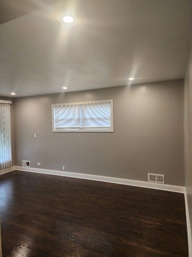 Living Room 3 - 15417 Winchester Ave