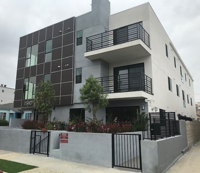 Foto principal - 1540 S Hayworth Ave
