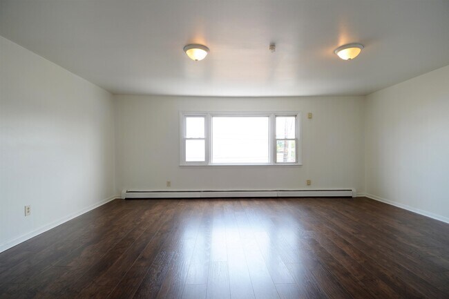 Building Photo - 121 Garfield Ave