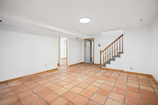 Building Photo - 8736 Oak Park Cir