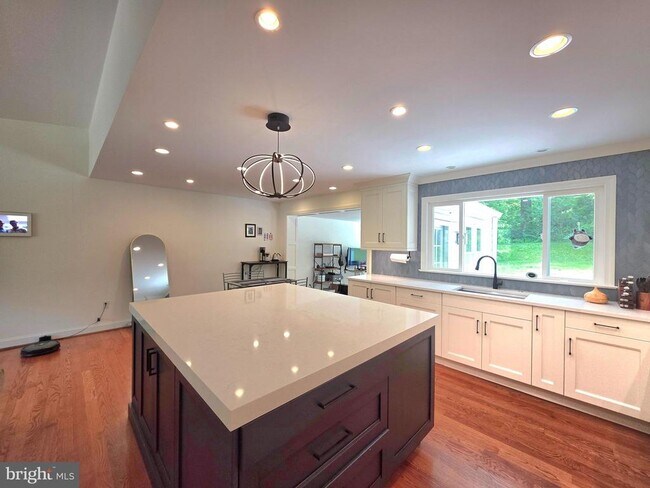 Foto del edificio - 8300 Beech Tree Rd
