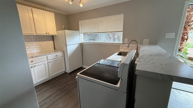 Building Photo - 1660 Richmond Ave.