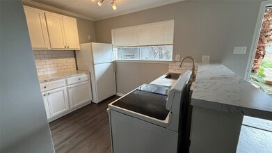 Building Photo - 1660 Richmond Ave.