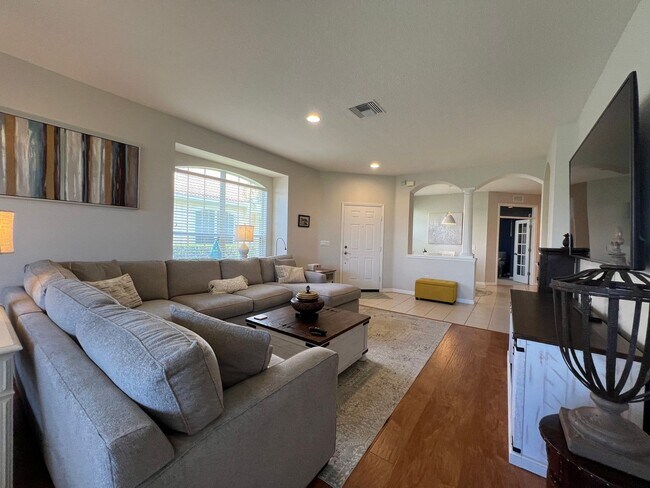 Foto del edificio - Short Term Rental ** Available 10/1/25 ** ...