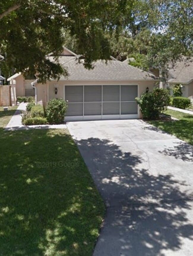 Building Photo - 3/2 with 2 car garage in great Vero Beach location!