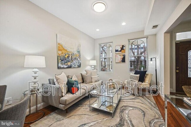 Foto del edificio - 1313 Corbin Pl NE