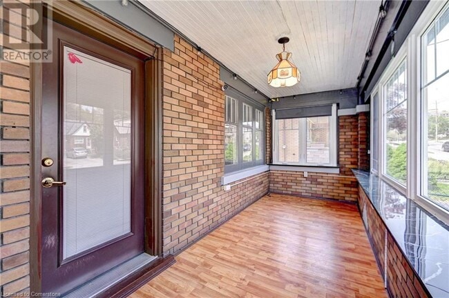 Building Photo - 147 Courtland Ave E