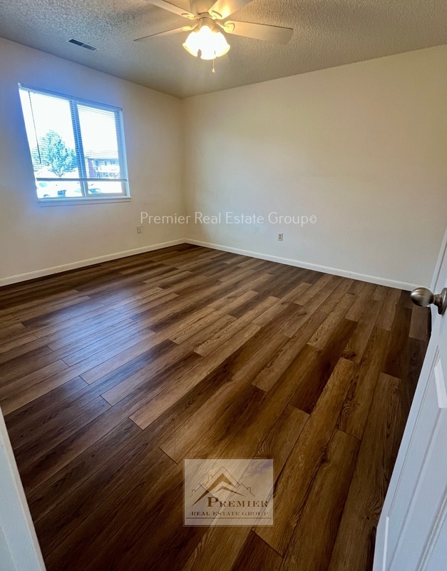 Building Photo - 1015 Western Dr