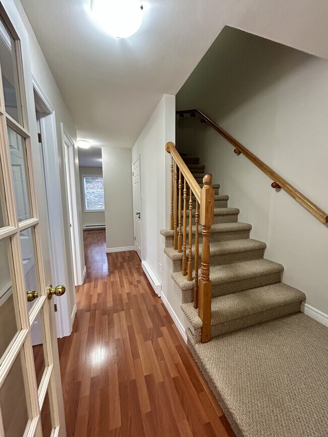 Building Photo - 16 MacLaren Pl