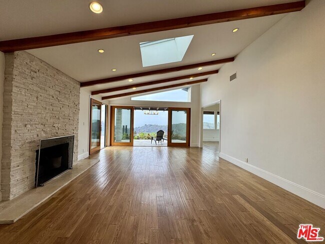 Foto del edificio - 2255 Westridge Rd