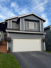 Building Photo - 8929 Meadow Park Cir