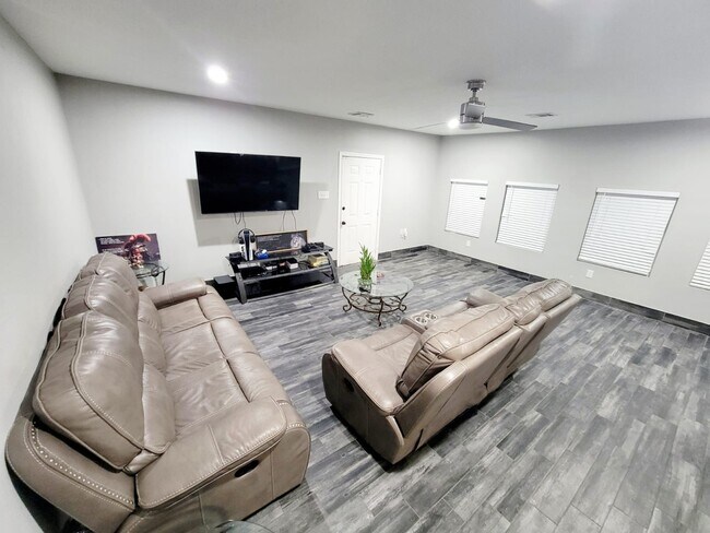 Foto del edificio - 7210 Colton St