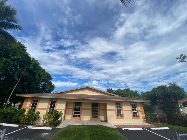 Foto del edificio - 5963 NW 19th Ct
