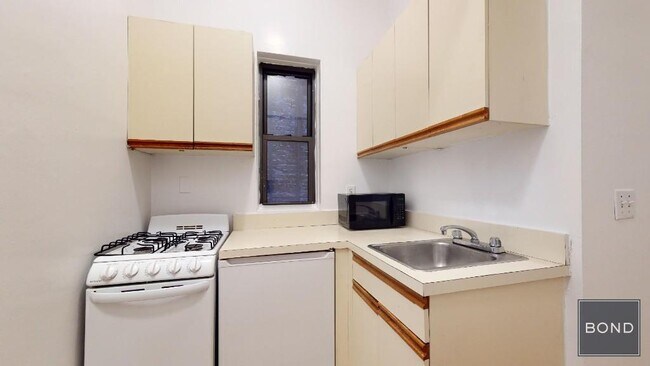 Foto del edificio - 233 E 81st St