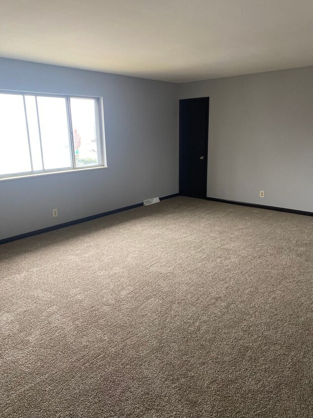 Foto principal - 4872-4874 N 91st St