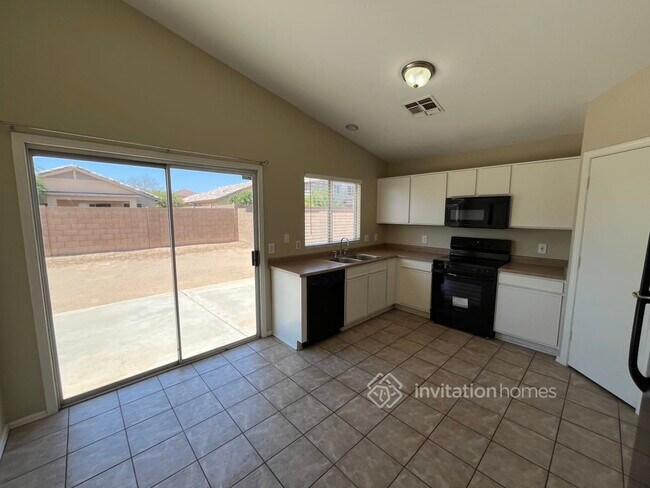 Building Photo - 12924 N Primrose St