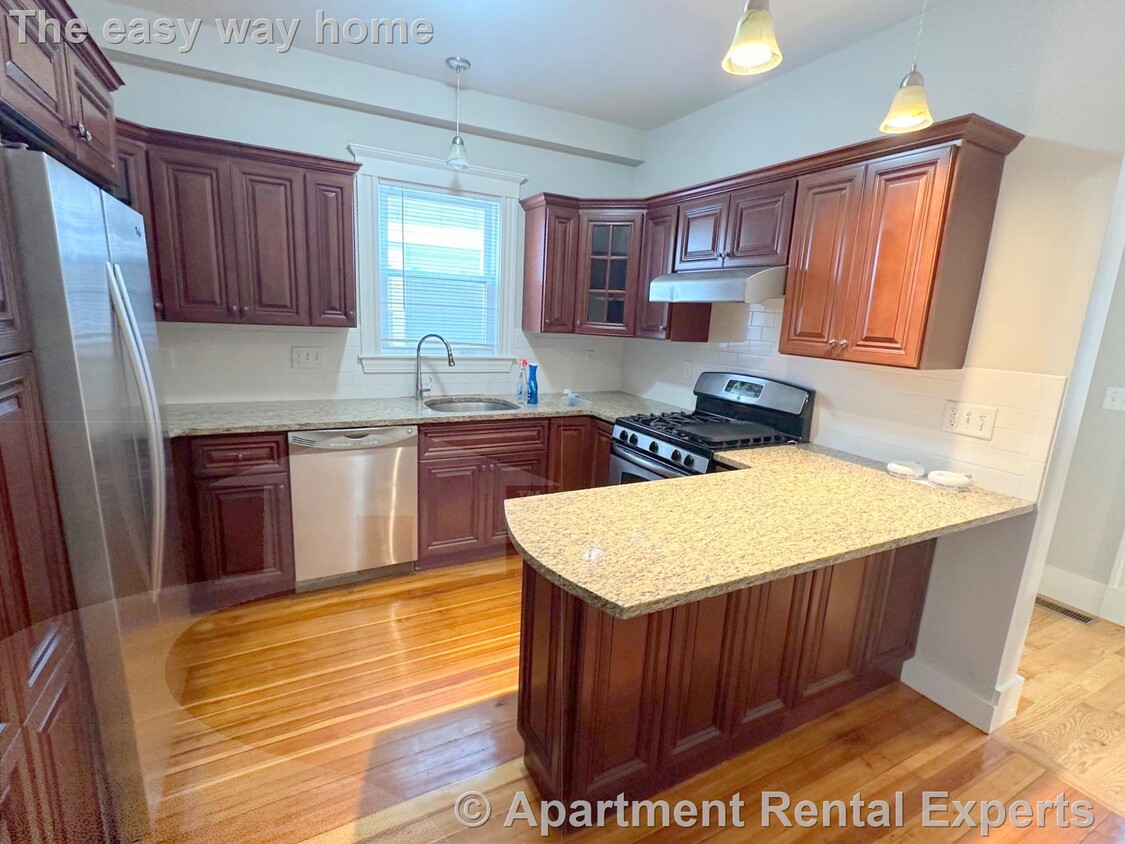 Foto principal - 2 Bath * Central AC * Parking * Huge * By ...