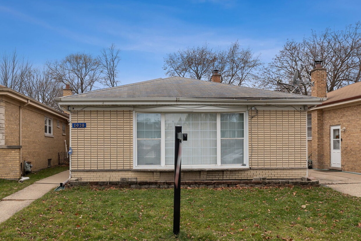 8038 Hamlin Ave, Skokie, IL 60076 House Rental in Skokie, IL