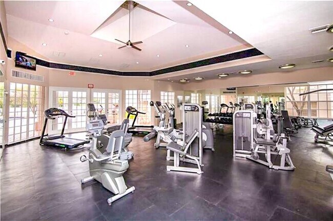 Foto del edificio - 2811 N Oakland Forest Dr