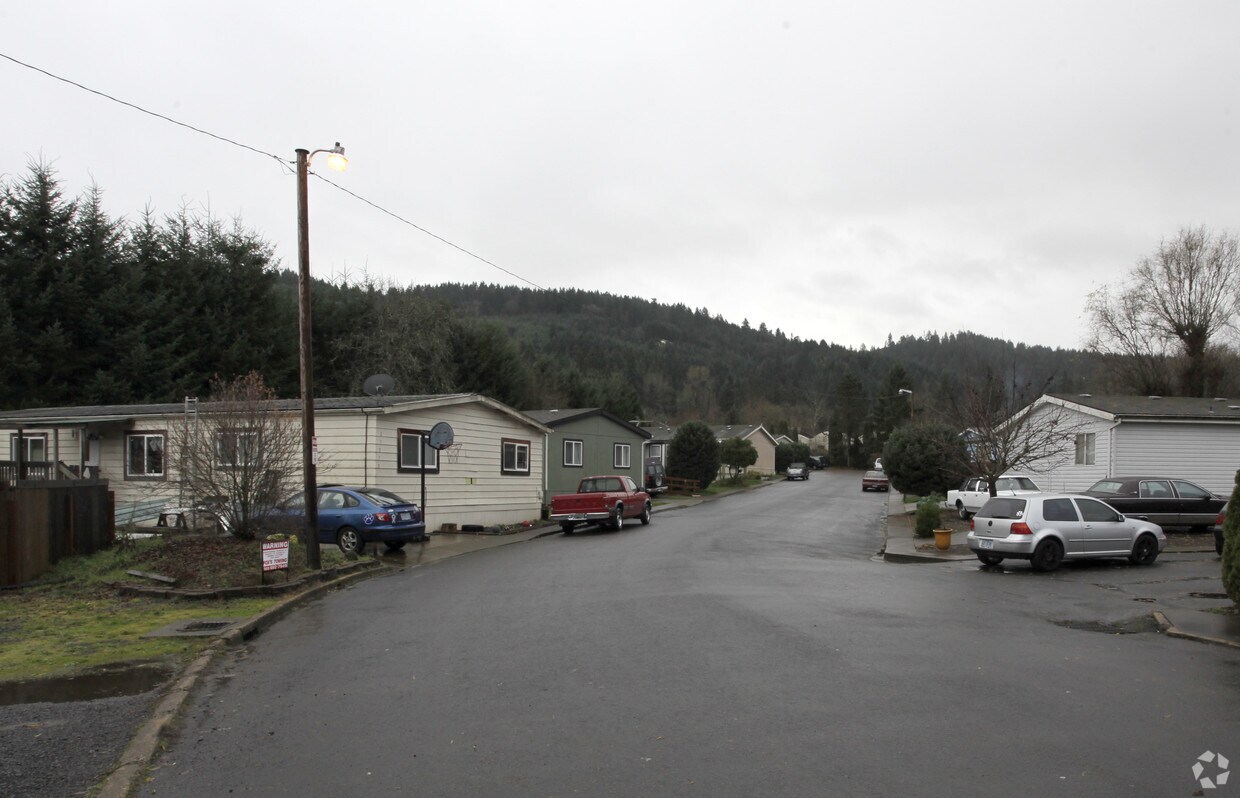 Building Photo - 27300-27363 SW Pacific Hwy