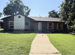 Building Photo - 1104 Westwood Dr