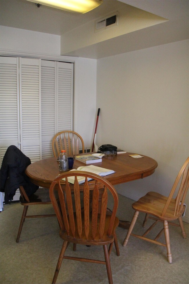 Building Photo - 585 N 400 E
