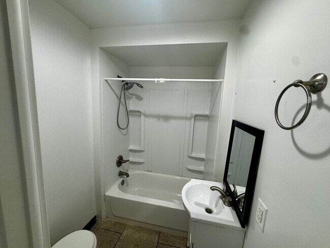 Foto del edificio - Charming 2-Bed, 1-Bath Single-Family Home in Coal Valley – Available Now!