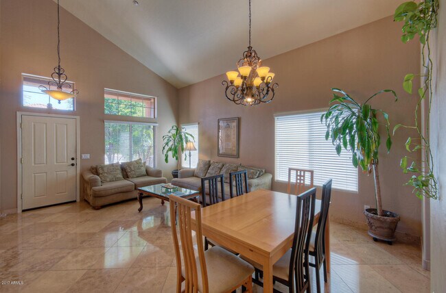 Foto del edificio - 10453 E Hillery Dr