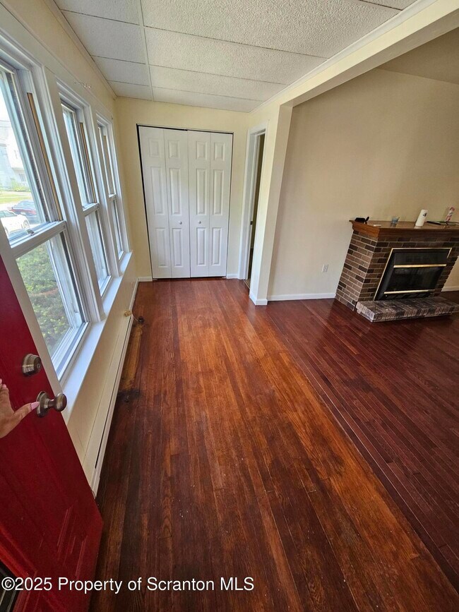 Foto del edificio - 1042 Taylor Ave