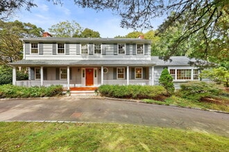 Building Photo - 8 Ferry Ln E