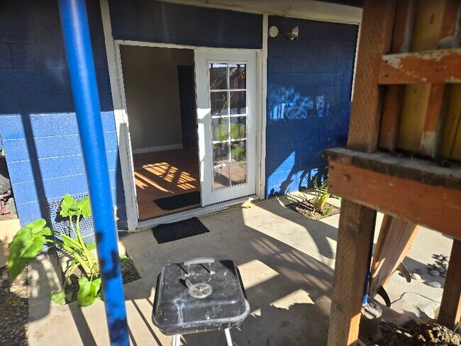 Foto del edificio - 4052 Capella St