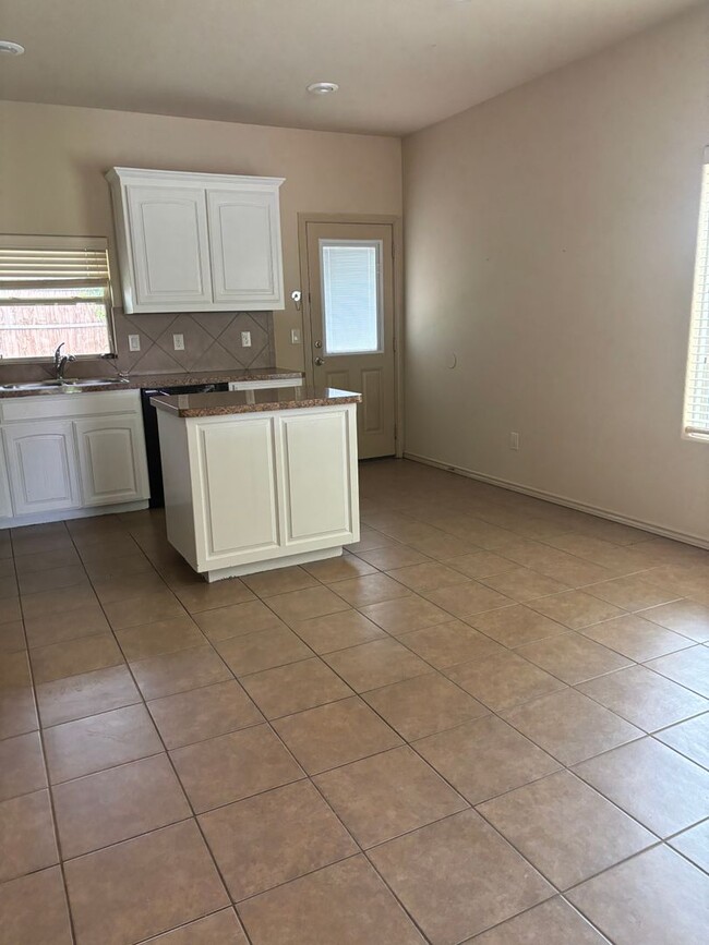 Foto del edificio - 4/2/2 HOUSE-EMSISD Move in ready! Pet frie...