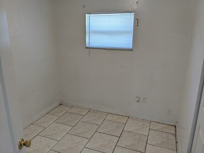 Building Photo - 5527 Bryson Dr