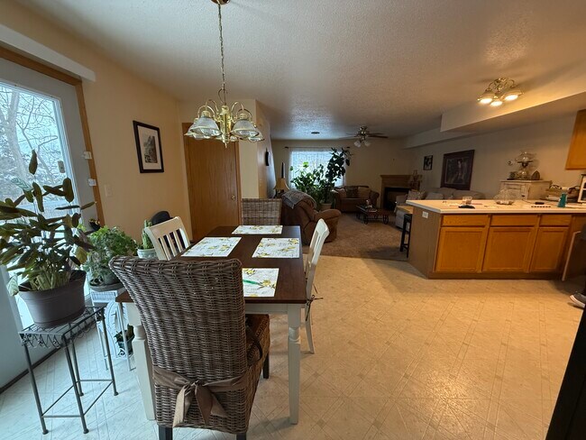 Foto del edificio - 3564 E Meadows Pl