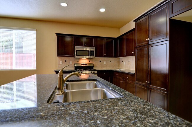 Foto del edificio - Fantastic 3 Bedroom/2 Bath Harlan Ranch Patio Home for Lease
