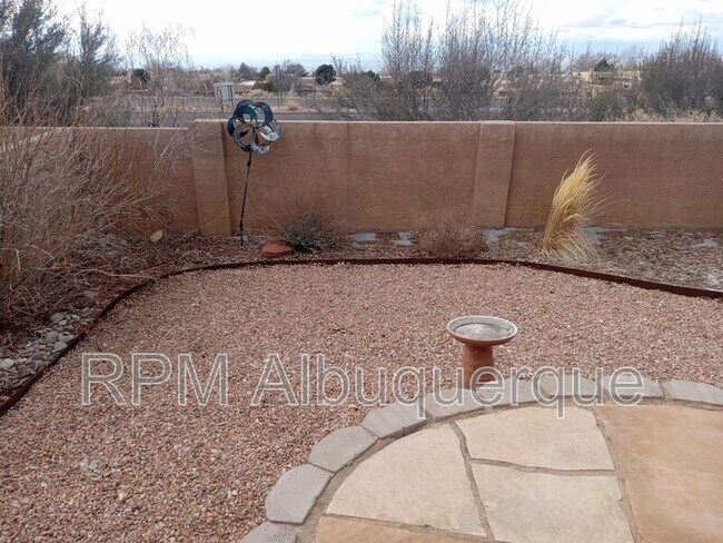 Foto del edificio - 7739 Cedar Canyon Rd NE