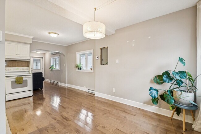Building Photo - 11 Rue Charlevoix