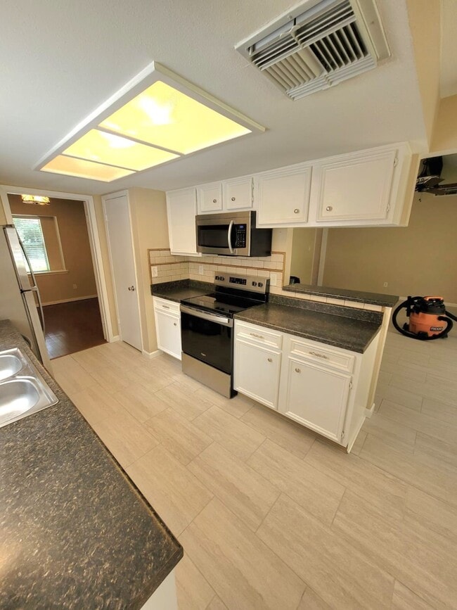 Building Photo - 22 W Broken Oak Ct