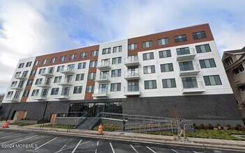 Building Photo - 521 Lakeview Ave