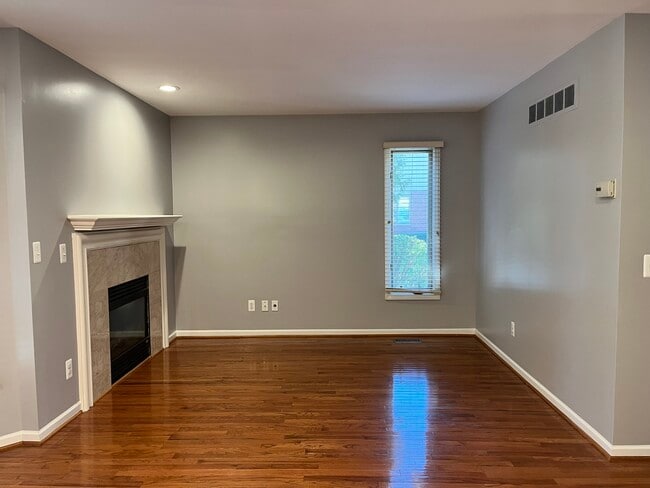 Building Photo - 4455 Park Place Dr