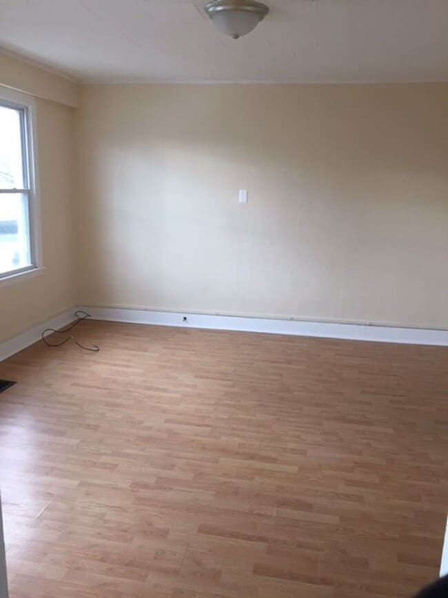 Building Photo - 209 S Main St