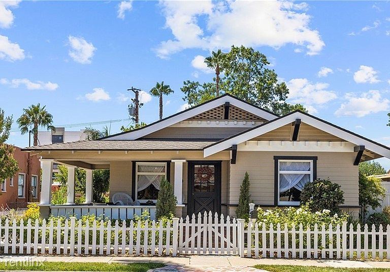 Foto principal - 3 br, 2 bath House - 326 W 19th St
