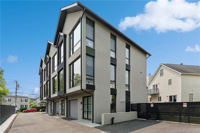 Building Photo - 998 Cove Rd