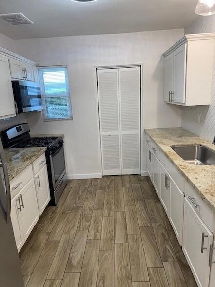 Foto del edificio - 2537 E Clarendon Ave