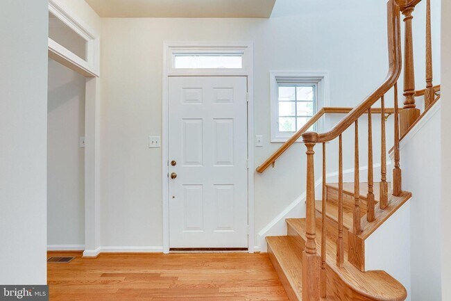 Building Photo - 42874 Redfield St