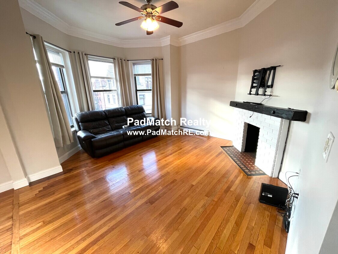 Primary Photo - 46 Hereford St