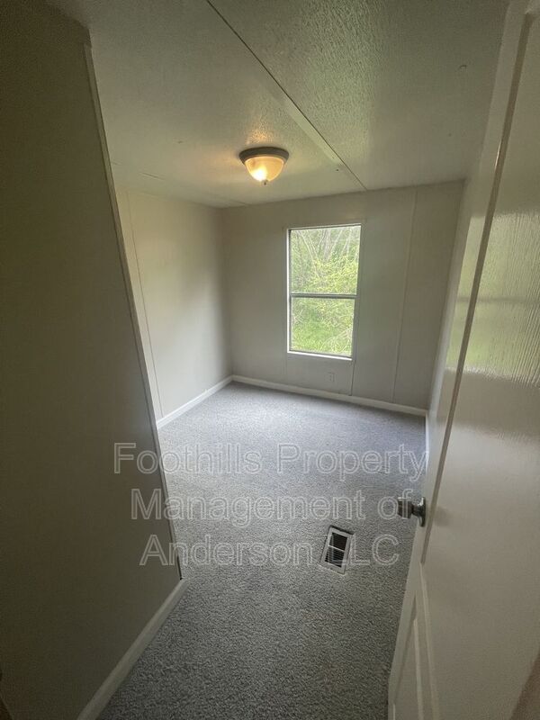 Foto del edificio - 305 Graham Rd