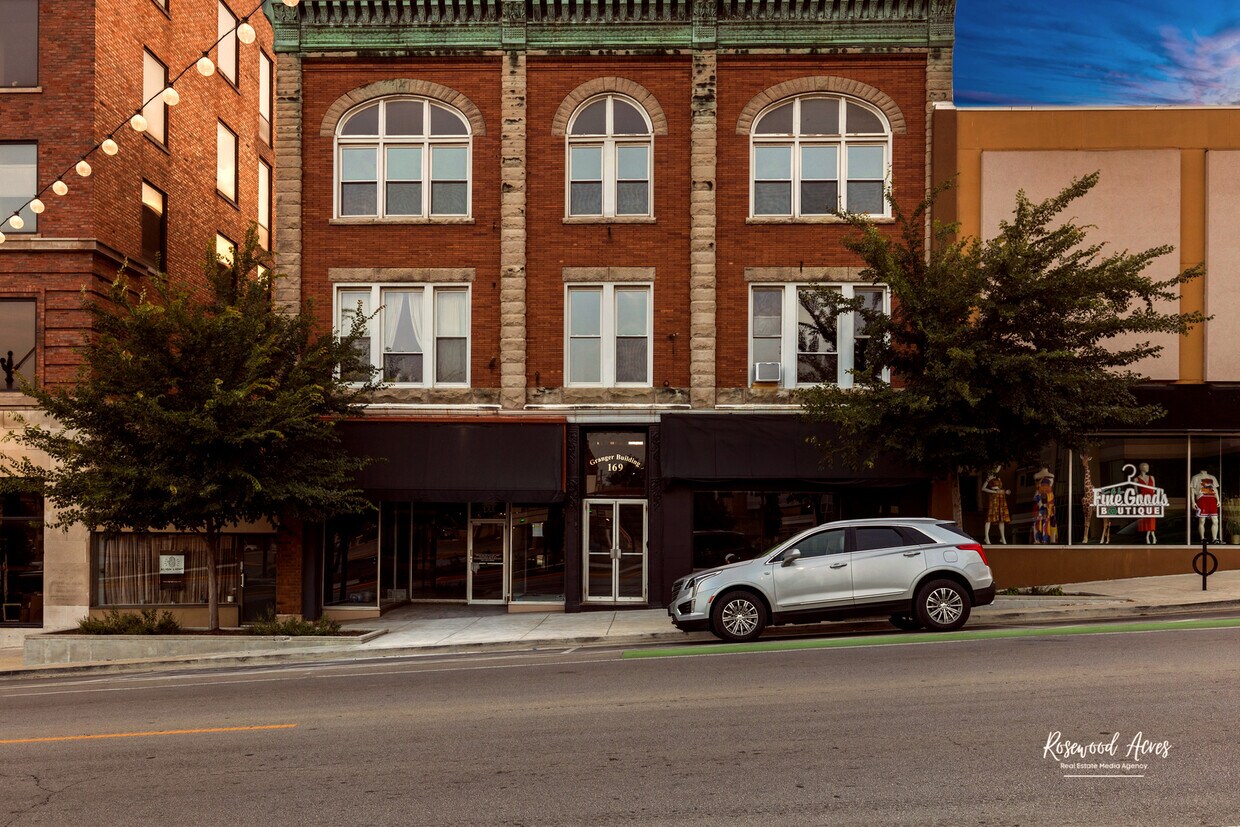 Primary Photo - 169 S Schuyler Ave